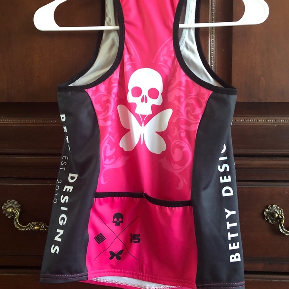 Betty Tri Top with Shelf Bra and back pocket - Picture 2 of 3